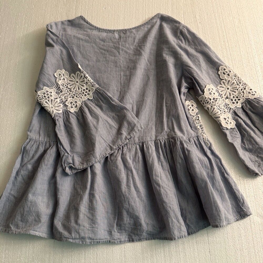 HANNAH pin stripe shirt bell sleeve cotton blue white women size M Lace Applique